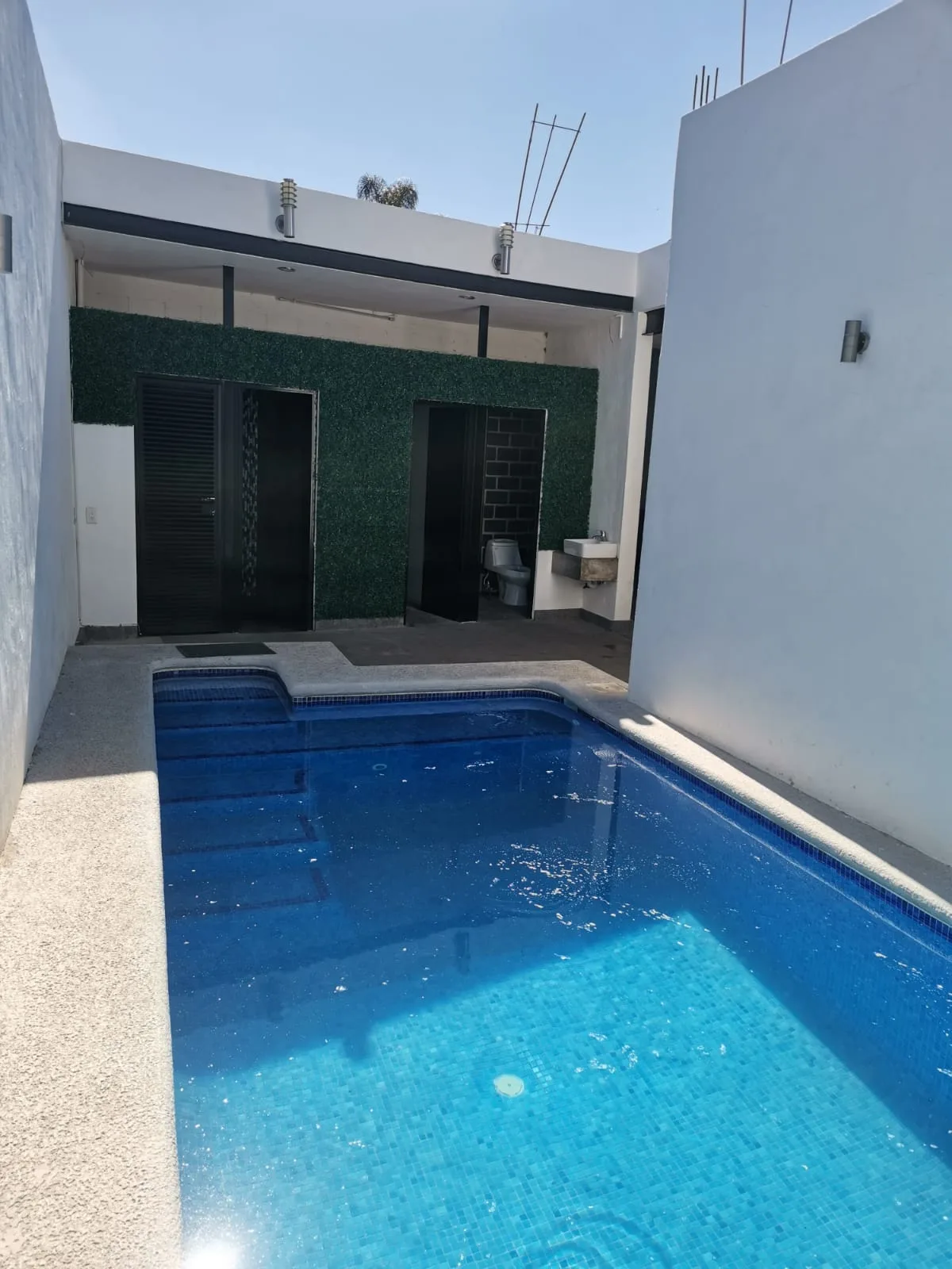 Terraza con Alberca en Venta en Zapotlanejo - alberca Poolside Terrace for Sale in Zapotlanejo